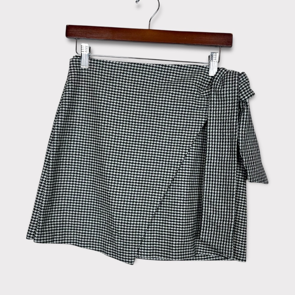 Aritzia Wilfred Houndstooth Wrap Mini Skirt 6 Cashmere Blend Preppy Academia